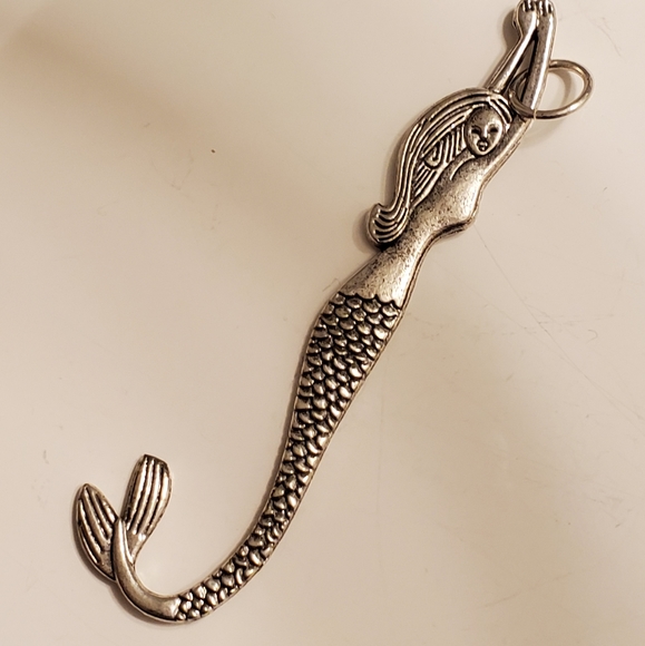 Mermaid silvertone pendant - Picture 1 of 3